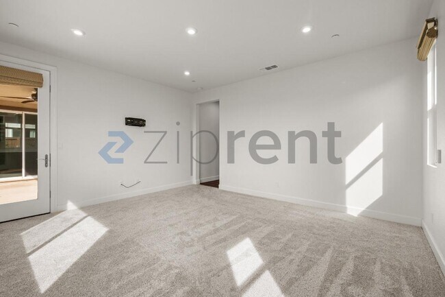 Building Photo - 1465 Blossom Way