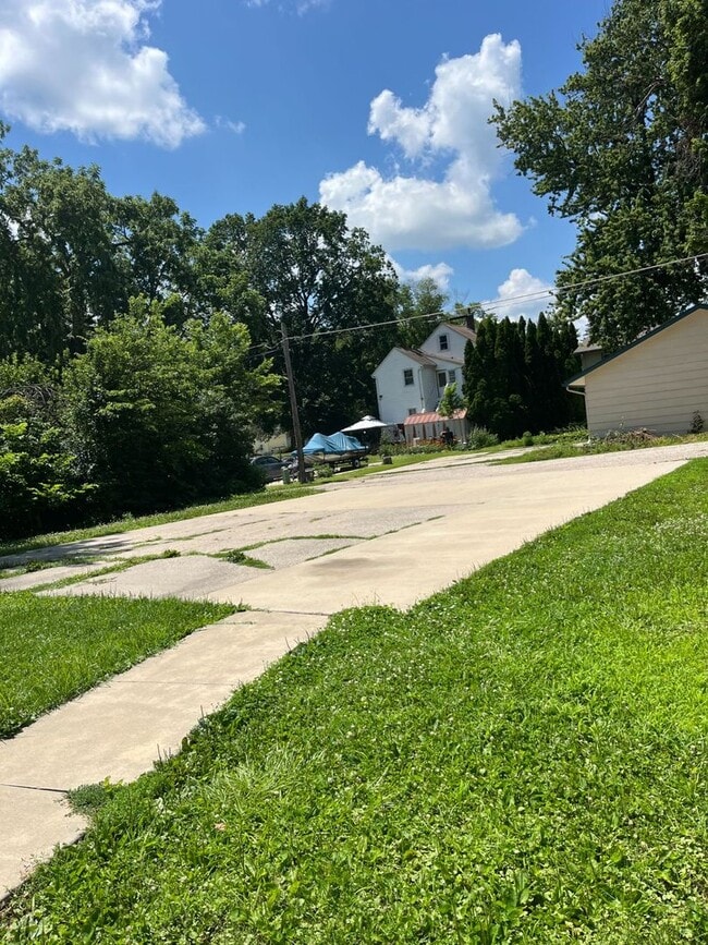 Building Photo - 3 Bd 2 Ba Condo for rent in Cedar Falls, IA