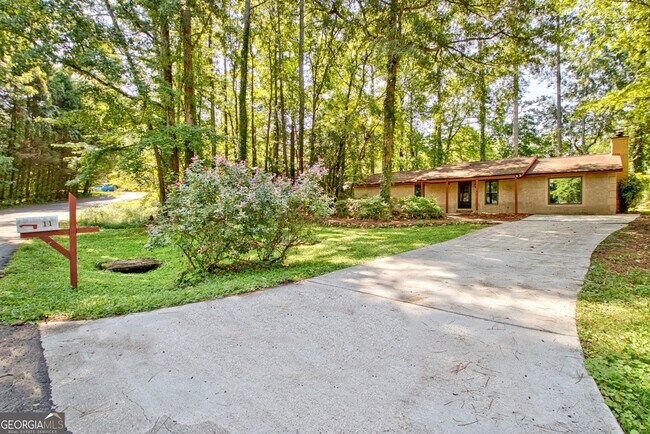 Primary Photo - 11 Logwood Ln