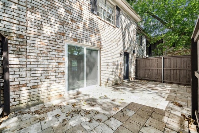Building Photo - 7900 Westheimer Rd