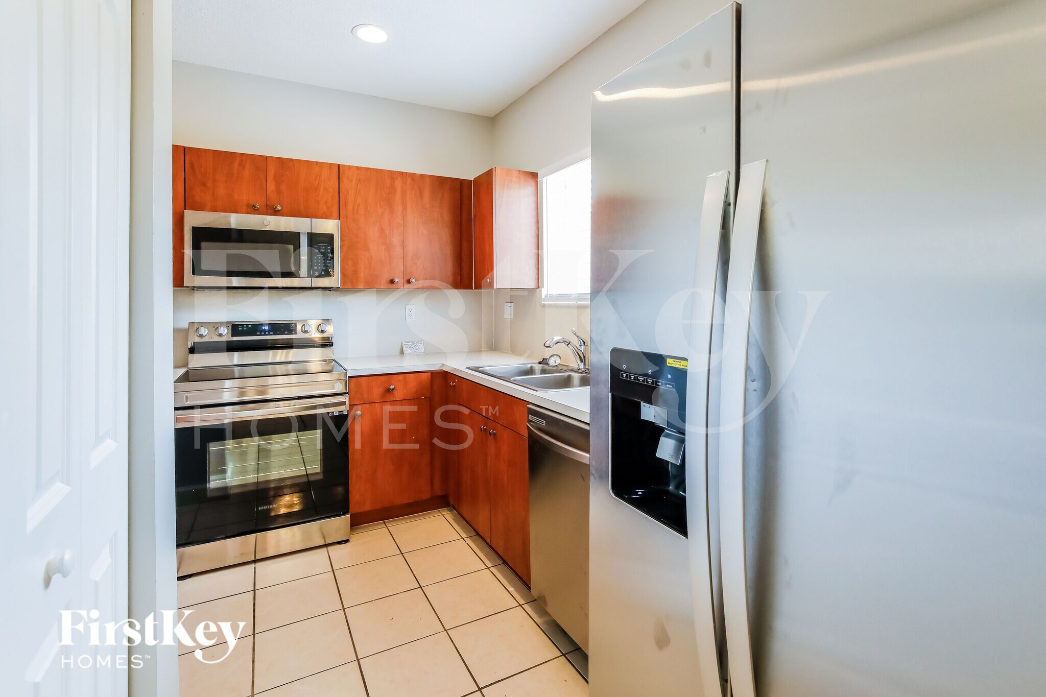 Building Photo - 2530 NE 41st Terrace