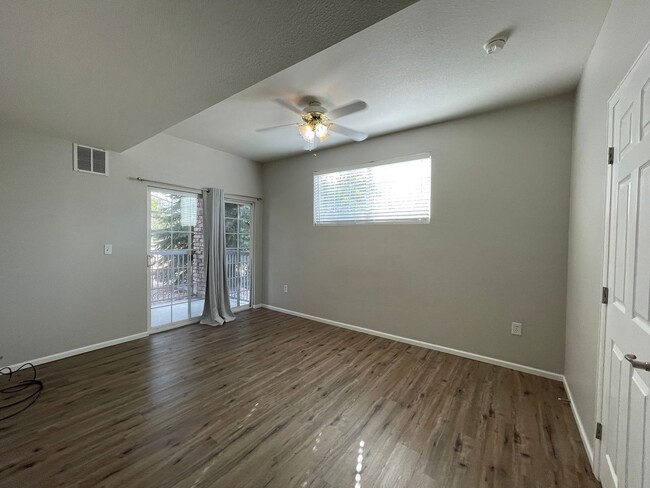 Building Photo - Cute condo nestled just a few feet from tr...