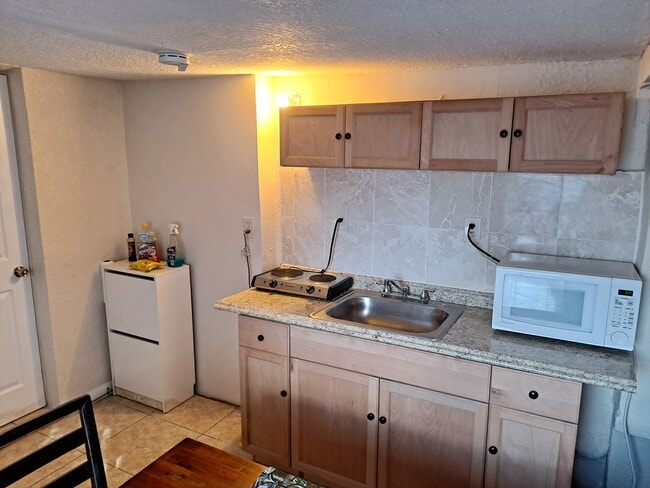 Building Photo - 6600 SW 26th St