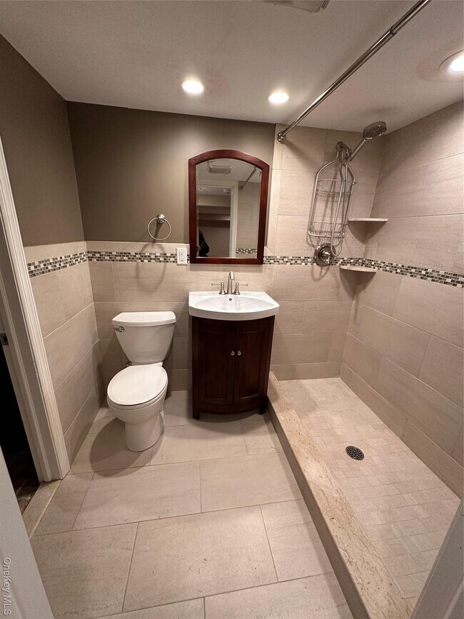 Building Photo - 91 7th St