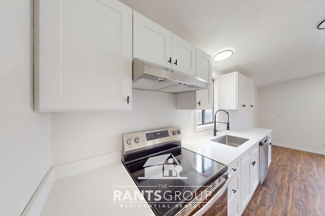 Building Photo - Fully remodeled 2 Bedroom, 2 Bath rambler! Huge Fenced Yard!