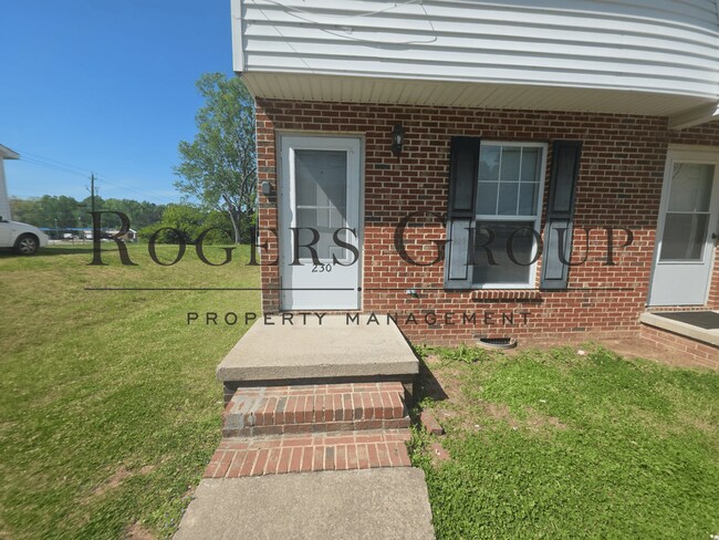 Building Photo - #450 - 228-230 Wilmington Ave Duplex