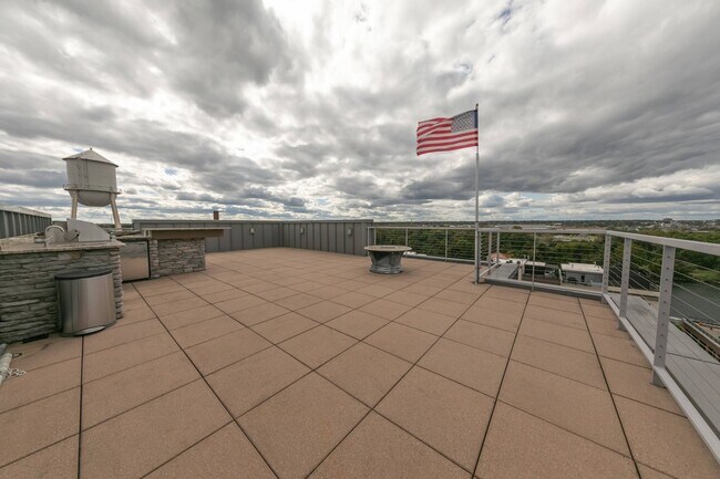 Building Photo - 210 Rocketts Way