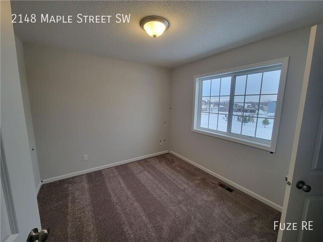 Building Photo - 2148 Maple St SW