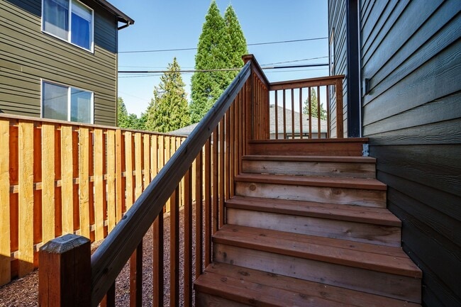 Building Photo - Move In Ready 3 Bedroom 2.5 Bathroom - Convenient Camas Location