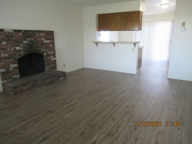 Building Photo - Upgraded Casa La Canda Townhome