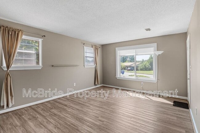 Building Photo - 3615 Goldfinch Dr