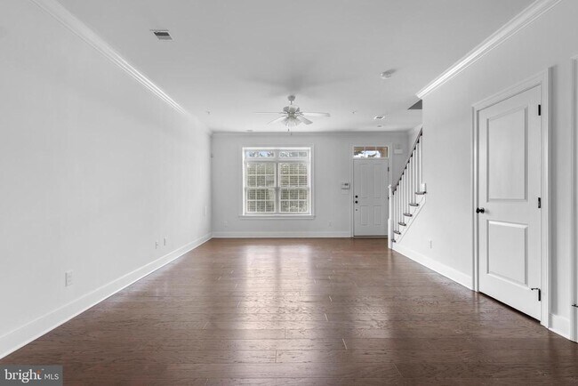 Building Photo - 619 W Mulberry St