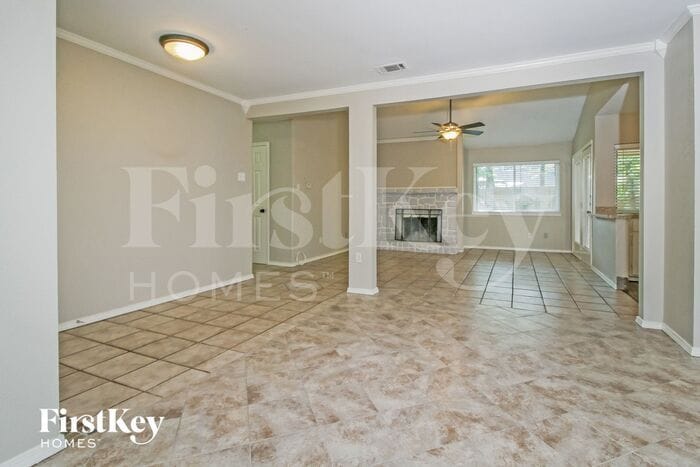 Building Photo - 405 Lone Oak Cir