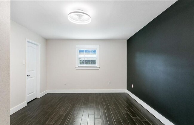 Building Photo - 11542 Brunswick Ave