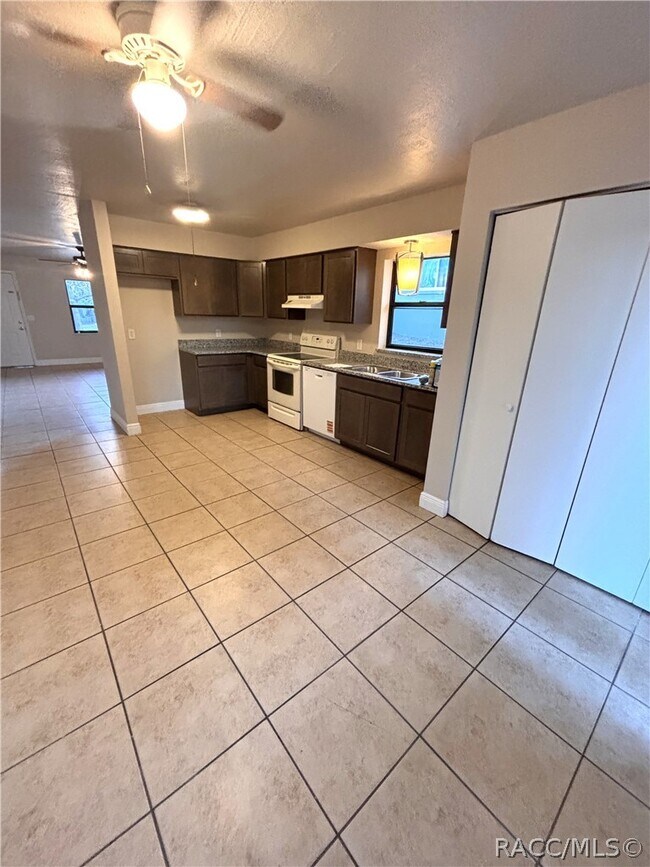 Building Photo - 1706 Tuttle St