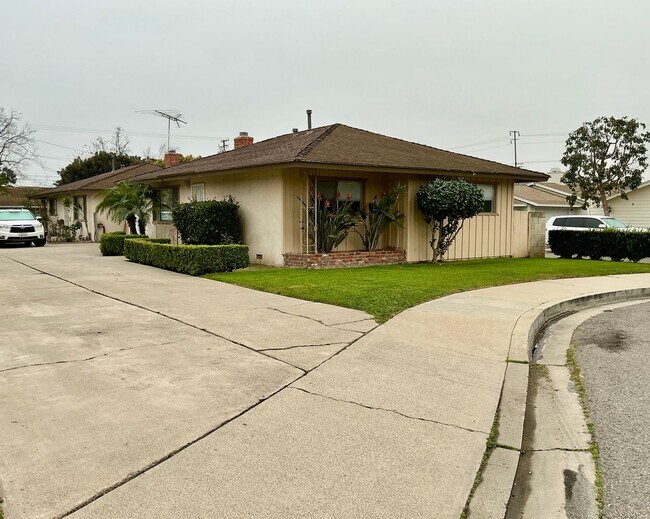 Building Photo - Washington (1004-1008)