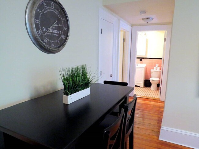 Building Photo - Updated Kitchen - Central Heat/AC - High C...