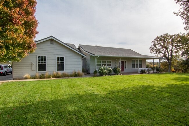 Building Photo - Country Home for Rent on Acreage | 3.5 Acres, 3 Car Garage, Deck, Pet Friendly