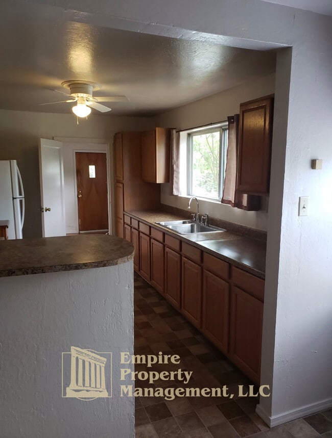 Building Photo - 1779 SE Giles St