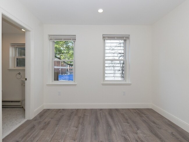 Building Photo - 46 Melrose St