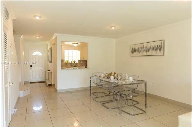 Building Photo - 1949 NE 123rd St