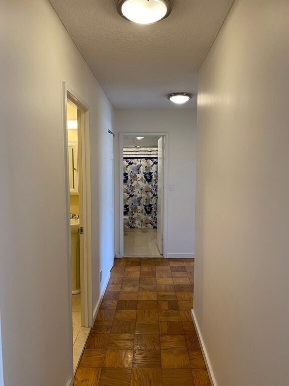 Building Photo - 99 Pond Ave