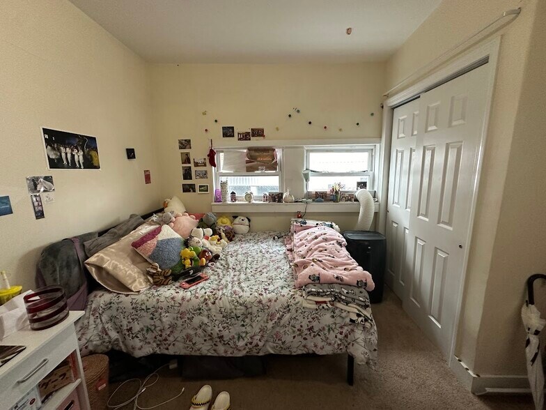 Building Photo - 54 Medford St