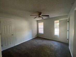 Building Photo - Quiet Neighborhood!