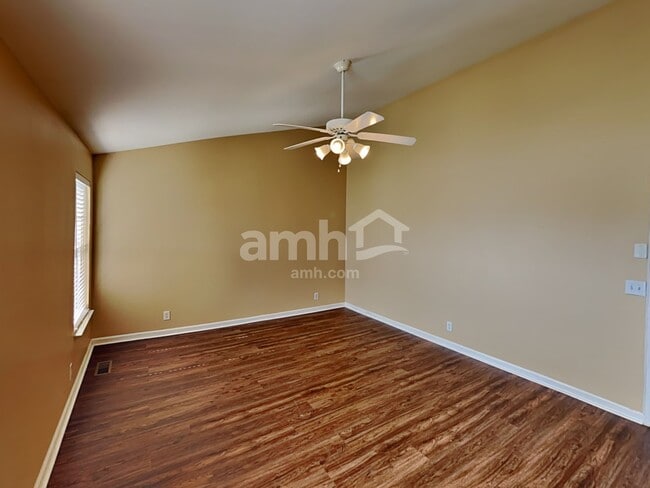 Building Photo - 104 Lance Park Cir