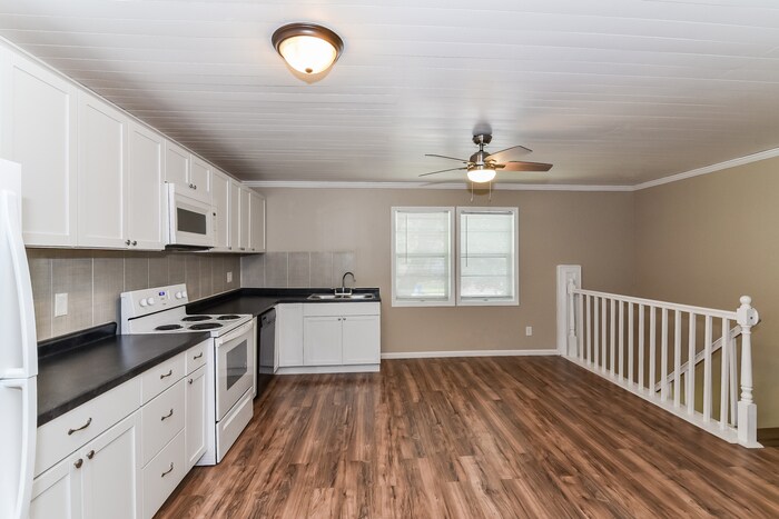 Building Photo - 6 Castle Ct