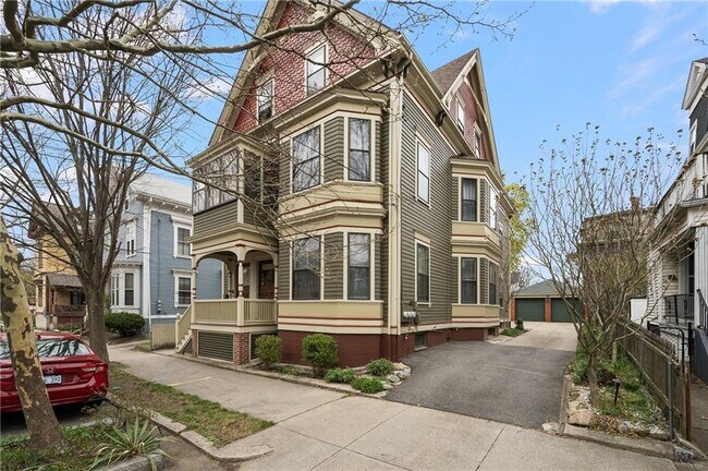 Building Photo - 22 Sycamore St