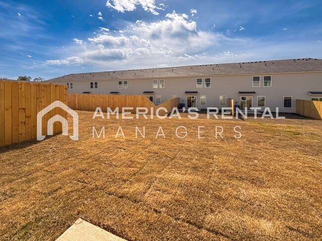 Building Photo - Escape to Lakeside Living in Lincoln! View with 48 Hours Notice!
