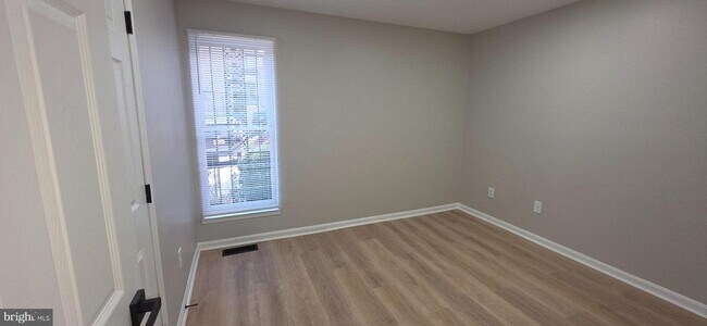 Building Photo - 3114 Banneker Dr NE