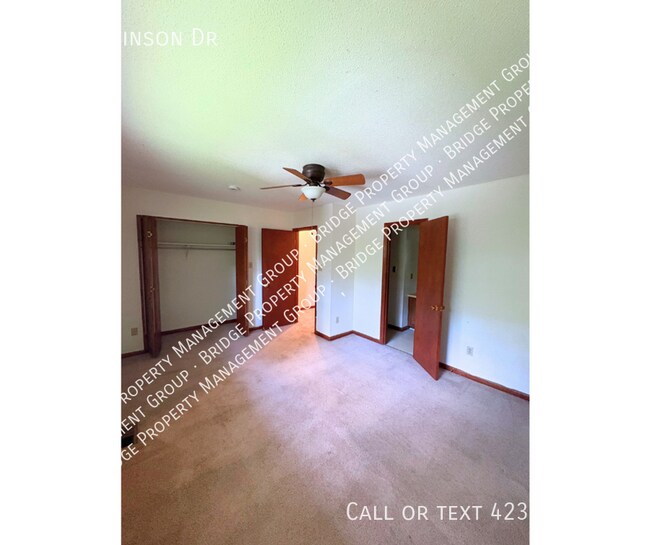 Building Photo - 6929 Robinson Dr