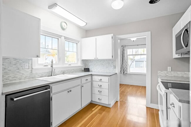 Building Photo - 8 Newell St