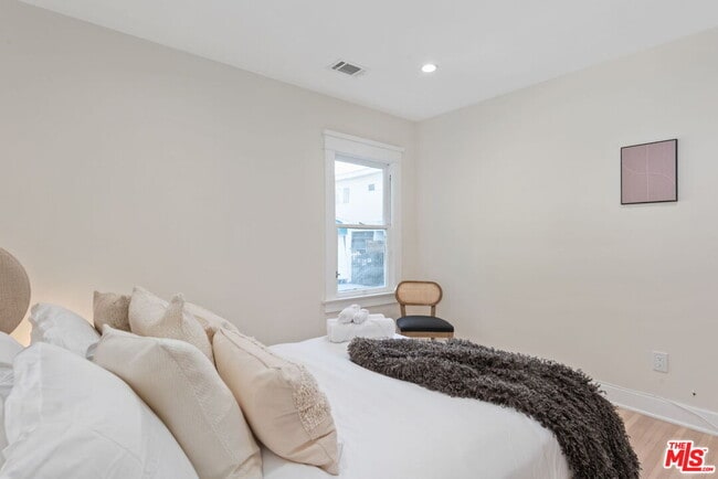 Building Photo - 1224 N Ogden Dr