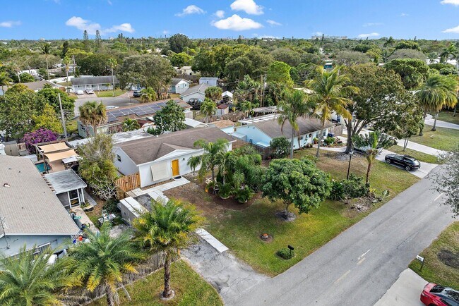 Building Photo - 513 E Whitney Dr