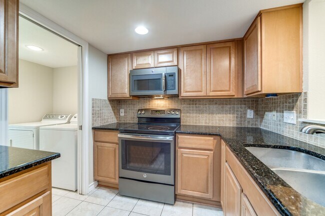 Building Photo - 2 Bedroom/2.5 Bath Bent Oak Subdivision