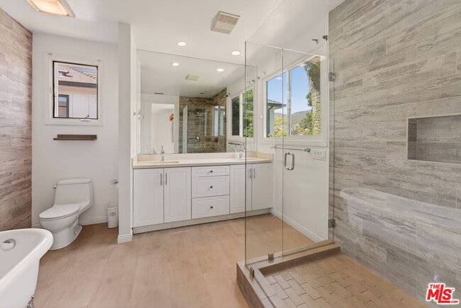 Building Photo - 16015 W Northfield St