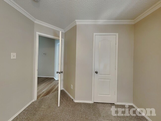 Building Photo - 304 Dakota Dr