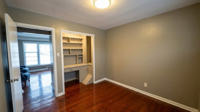 Building Photo - 220 Greenvale Rd