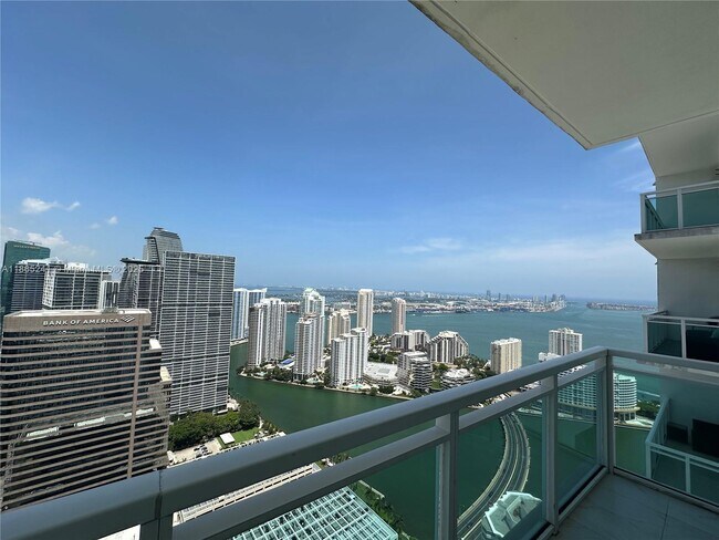 Building Photo - 950 Brickell Bay Dr