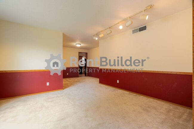 Building Photo - FANTASTIC HOUSE TO CALL HOME!