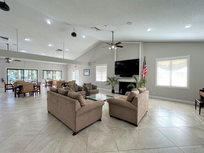 Building Photo - 3101 Lucerne Park Dr