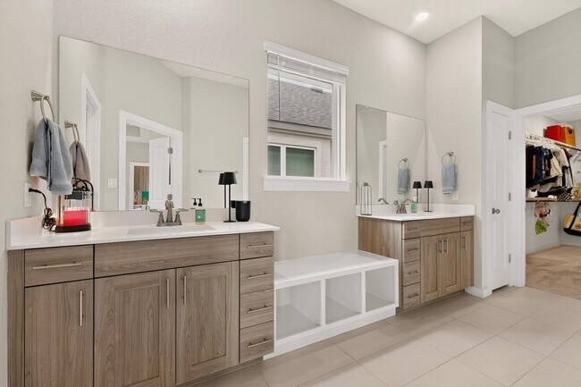 Building Photo - 1008 Summer Gln