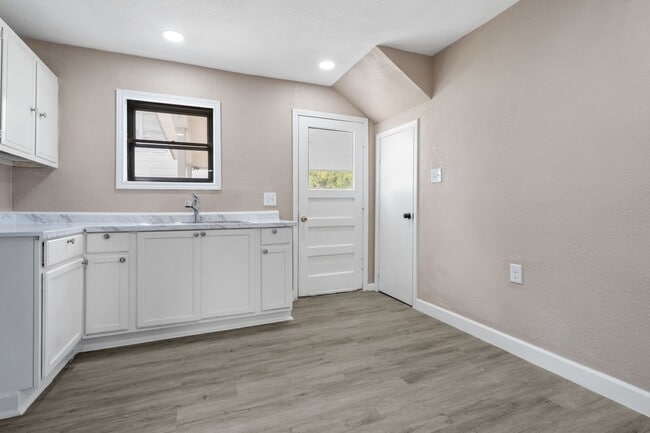 Building Photo - 1225 3rd Ave N