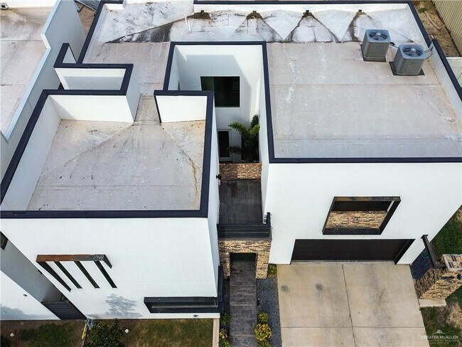 Building Photo - 6706 N 11th Ln