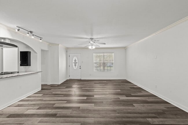 Building Photo - 1132 18th Ave N