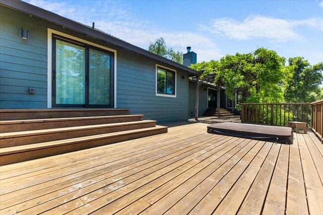 Building Photo - 1575 Fox Ridge Rd
