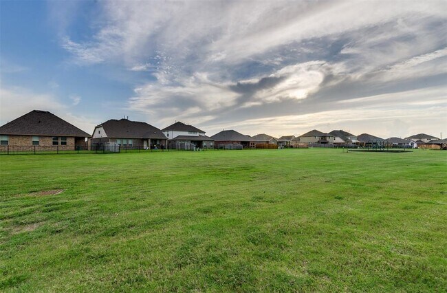 Building Photo - 2211 Dama Dr